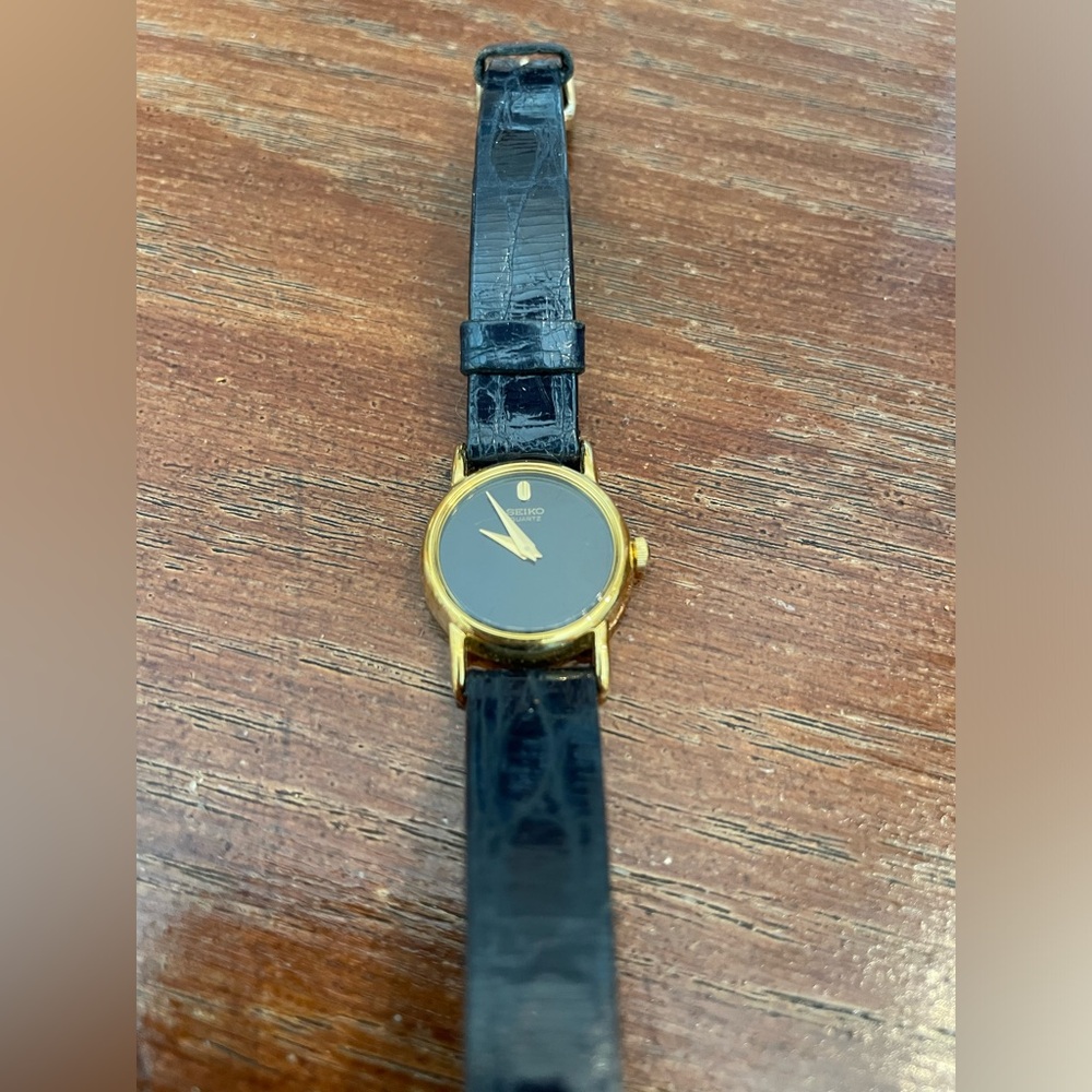 Seiko watch face black with one diamond